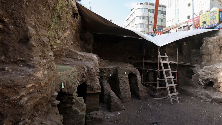 اكتشاف حمامات رومانية فى عمان (1)