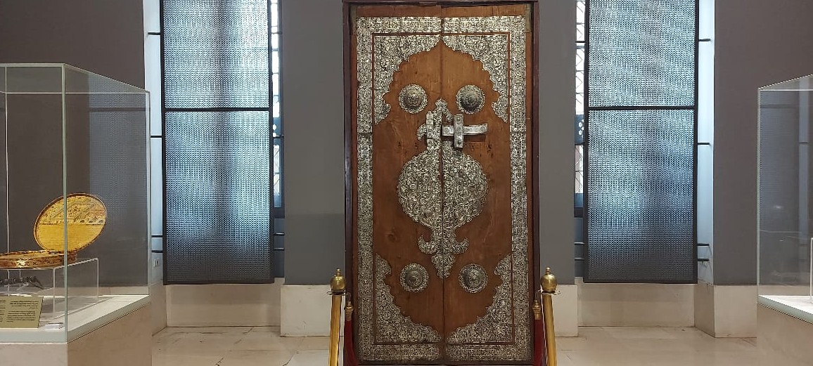 باب مسجد السيدة زينب