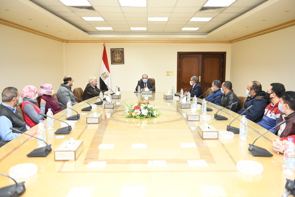 وزير الإنتاج الحربى يلتقى متدربى برنامج الألياف الضوئية بالعربية للتصنيع (2)