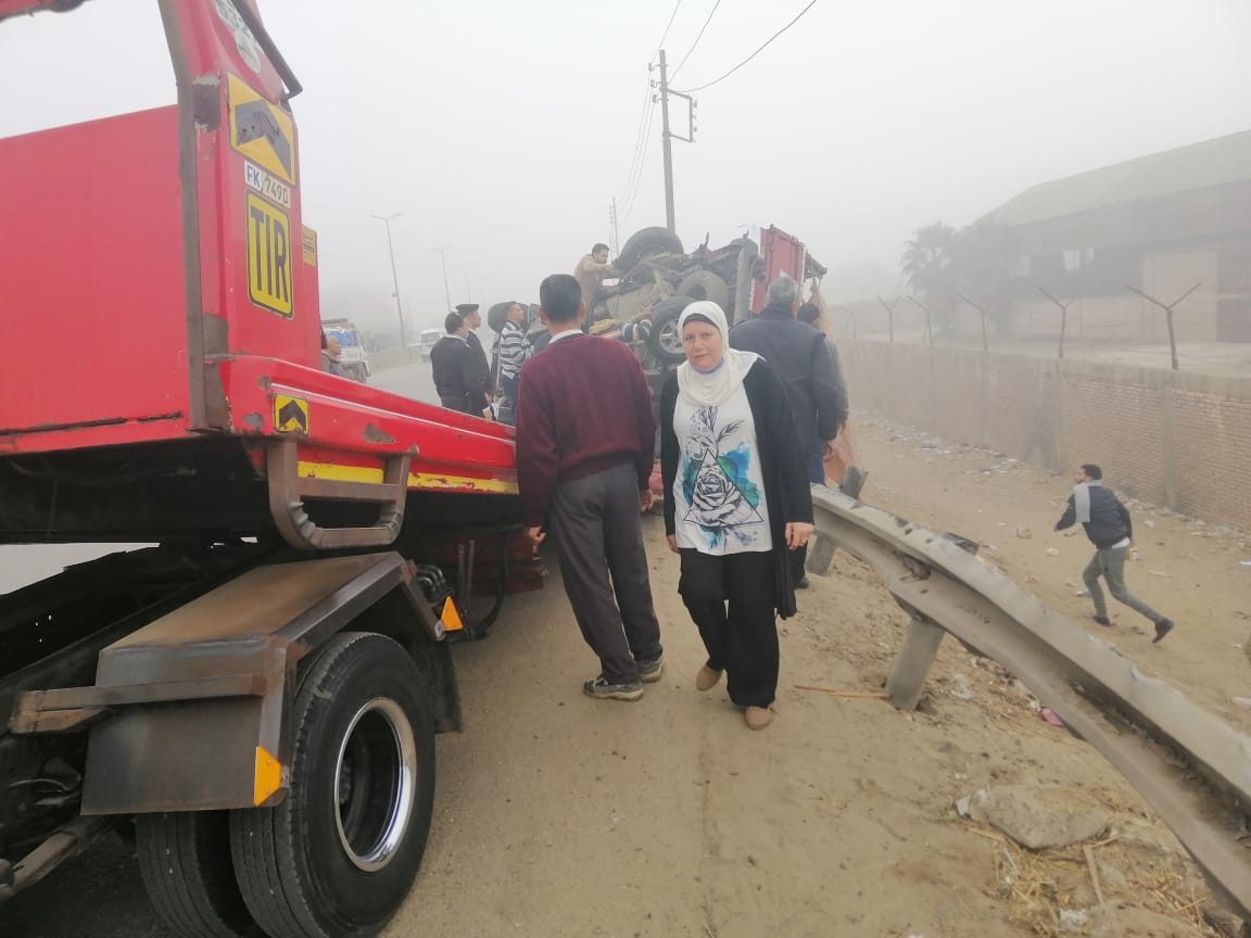 انقلاب سيارة سيارة نقل علي الطريق الزراعي (9)