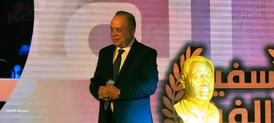 الفنان والنقيب اشرف زكي الفنان والنقيب اشرف زكي