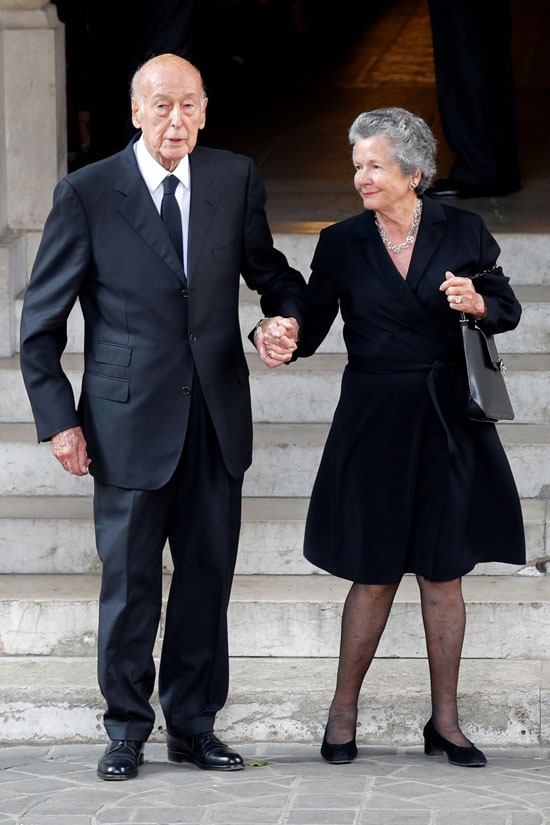 الرئيس الفرنسى الأسبق فاليرى جيسكار ديستان وزوجته