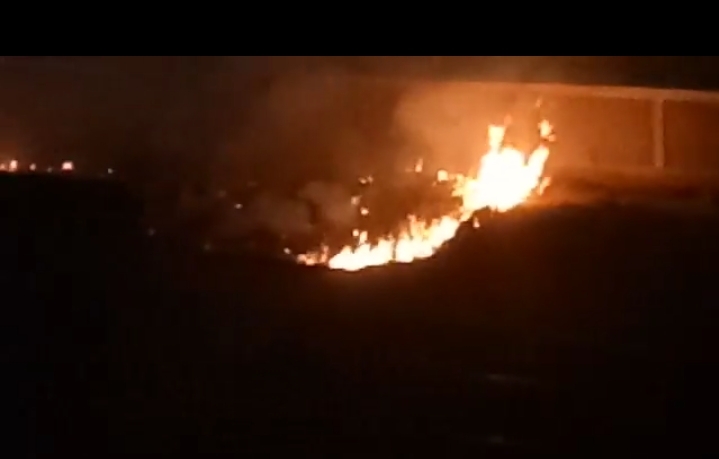 حريق مخلفات بحوش محطة سكك حديد طنطا  (1)