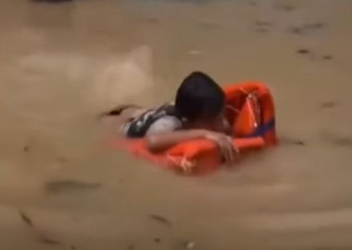 فيضانات فى اندونيسيا