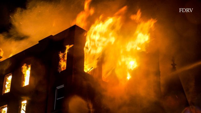 حريق هائل بكنسية تاريخية في نيويورك (4)