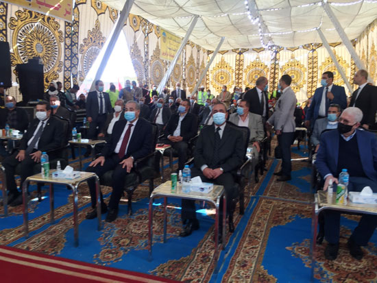 وزير التموين ومحافظ الإسماعيلية يتفقدان مجمع صوامع الغلال بأبوصوير (2)