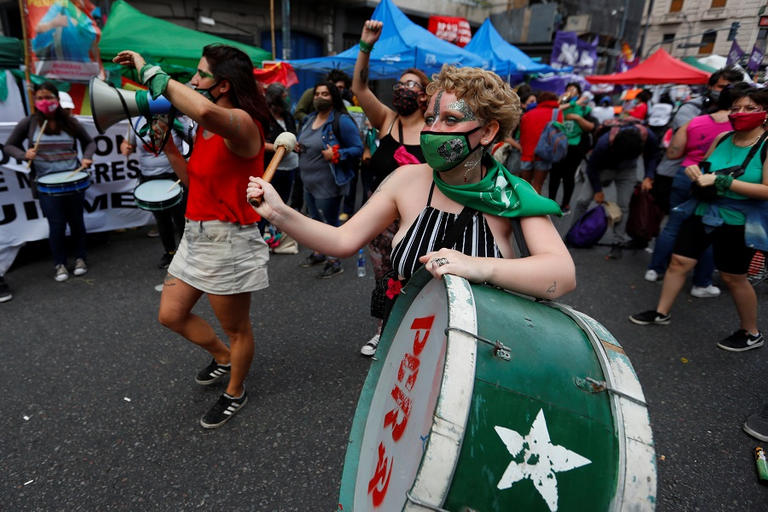 78-005110-demonstration-legalising-abortion-argentina-5