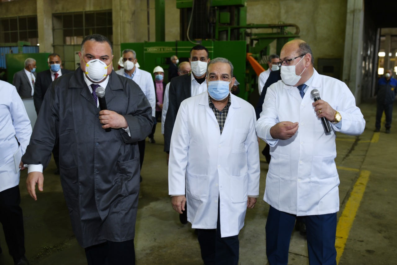 تفقد المهندس محمد أحمد مرسي، وزير الدولة للإنتاج  الحربى، شركتي حلوان للمسبوكات (مصنع 9 الحربي) وأبو زعبل للصناعات الهندسية (مصنع 100 الحربي). (2)