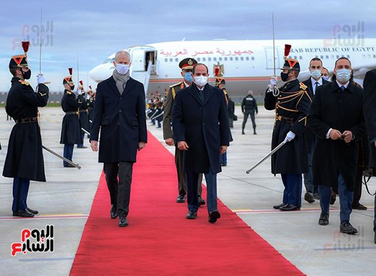 الرئيس السيسي يصل باريس