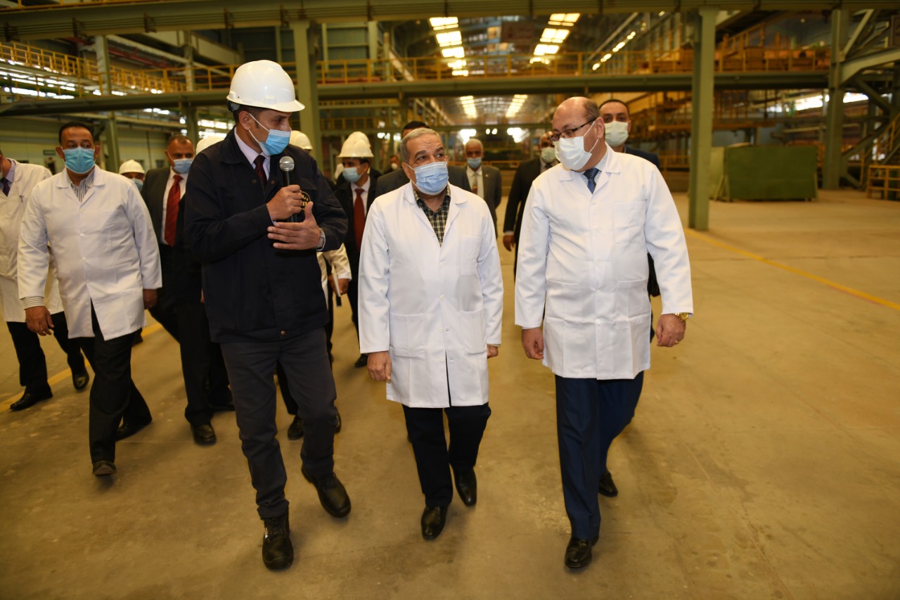 تفقد المهندس محمد أحمد مرسي، وزير الدولة للإنتاج  الحربى، شركتي حلوان للمسبوكات (مصنع 9 الحربي) وأبو زعبل للصناعات الهندسية (مصنع 100 الحربي). (5)