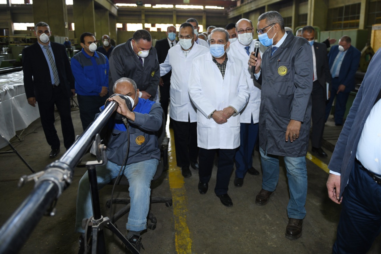 تفقد المهندس محمد أحمد مرسي، وزير الدولة للإنتاج  الحربى، شركتي حلوان للمسبوكات (مصنع 9 الحربي) وأبو زعبل للصناعات الهندسية (مصنع 100 الحربي). (8)