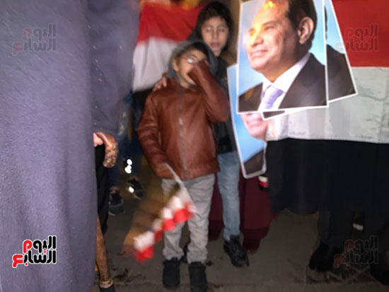 المصريين يحييون الرئيس السيسى