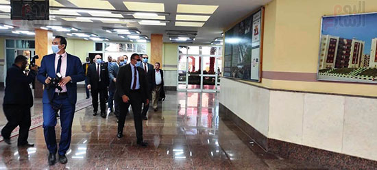 وزير القوى العاملة يزور جامعة الأقصر (2)