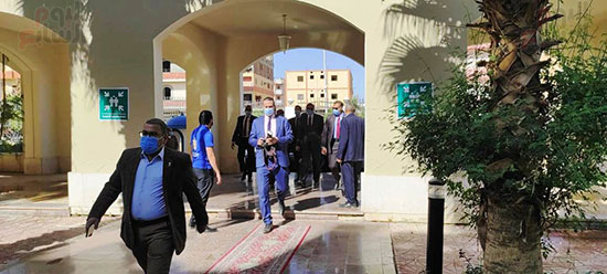 وزير القوى العاملة يزور جامعة الأقصر (5)
