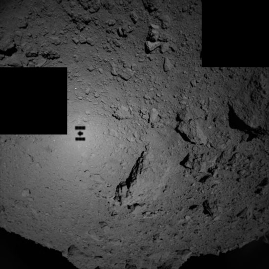 صور التقطتها الكبسولة الفضائية من ظهر الكويكب