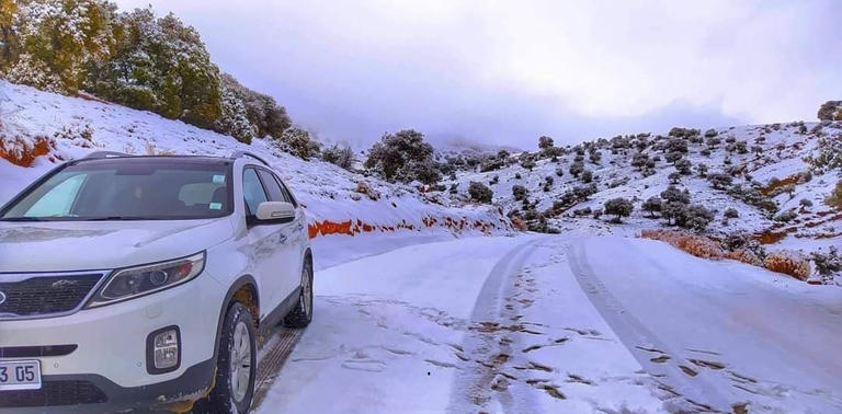 48-113651-snowfall-north-algeria-desert-2