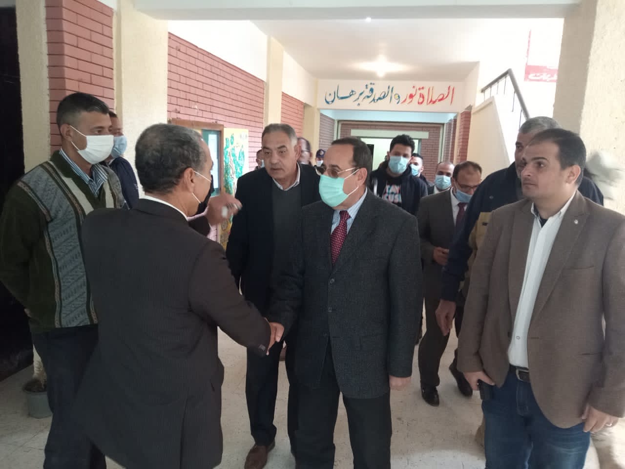 جانب من جولة محافظ شمال سيناء للجان الانتخابية (1)