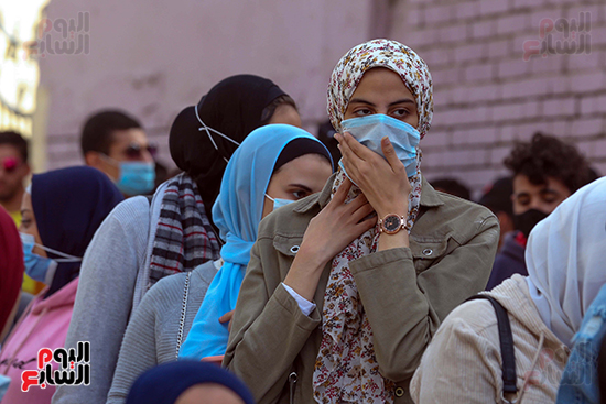 توافد المواطنين على لجنة الجامعة العمالية بمدينة نصر (14)