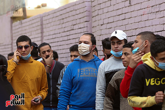 توافد المواطنين على لجنة الجامعة العمالية بمدينة نصر (12)