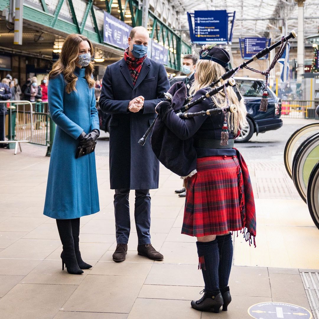 Королевское турне принца Уильяма и Кейт Миддлтон: отправка с лондонского вокзала, Эдинбург, Берик-апон-Туид