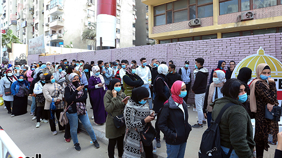 توافد المواطنين على لجنة الجامعة العمالية بمدينة نصر (19)