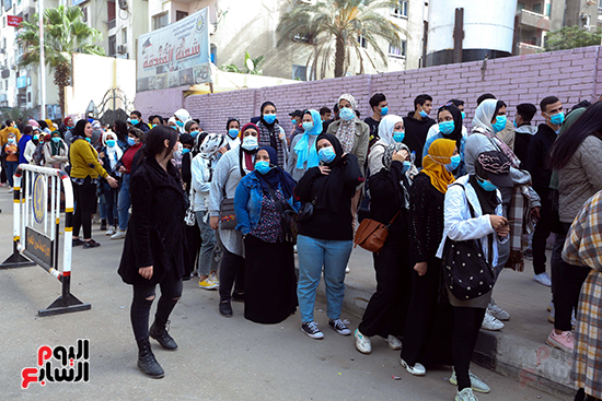 توافد المواطنين على لجنة الجامعة العمالية بمدينة نصر (18)