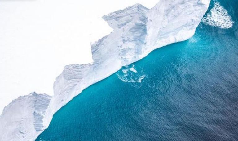 انجراف اكبر جبل جليدى فى العالم