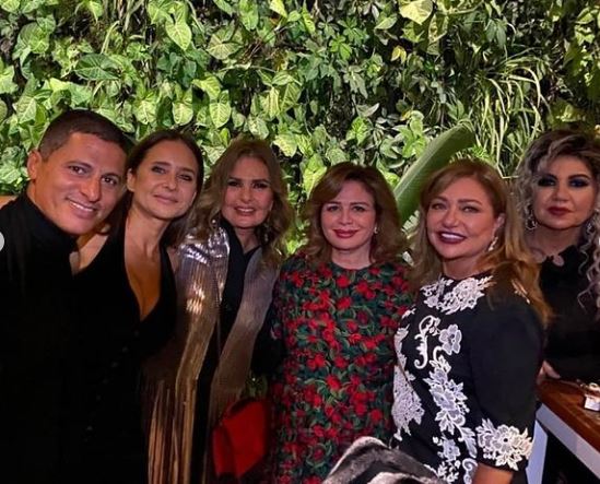 إلهام شاهين مع نجوم الفن