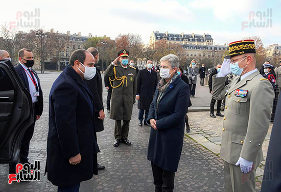 جانب من زيارة الرئيس السيسى لقبر الجندى المجهول بقوس النصر بباريس