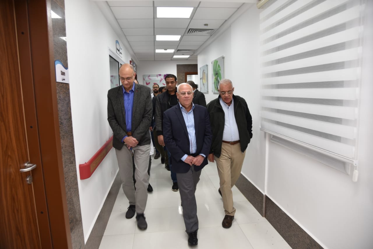 محافظ بورسعيد يتفقد مستشفى أطفال النصر التخصصى (5)