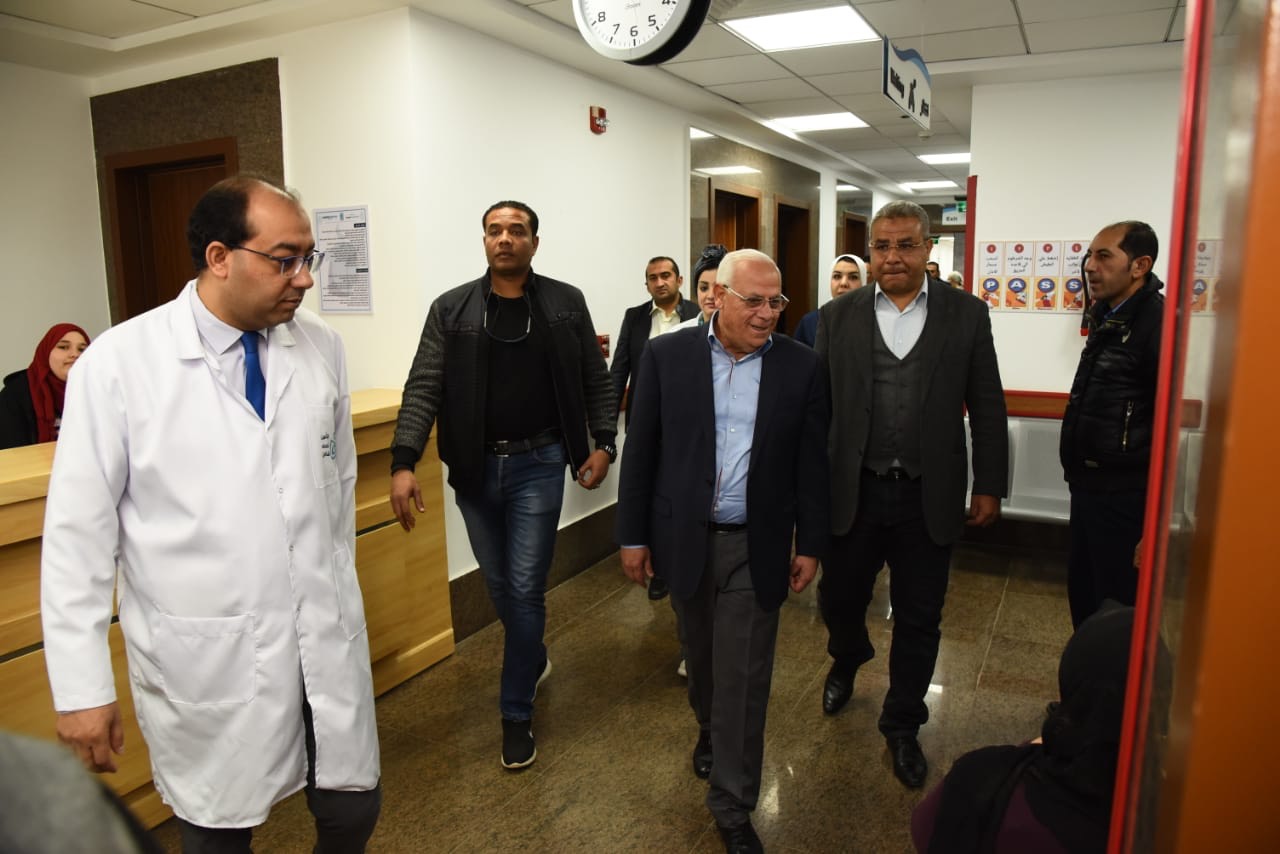 محافظ بورسعيد يتفقد مستشفى أطفال النصر التخصصى (2)