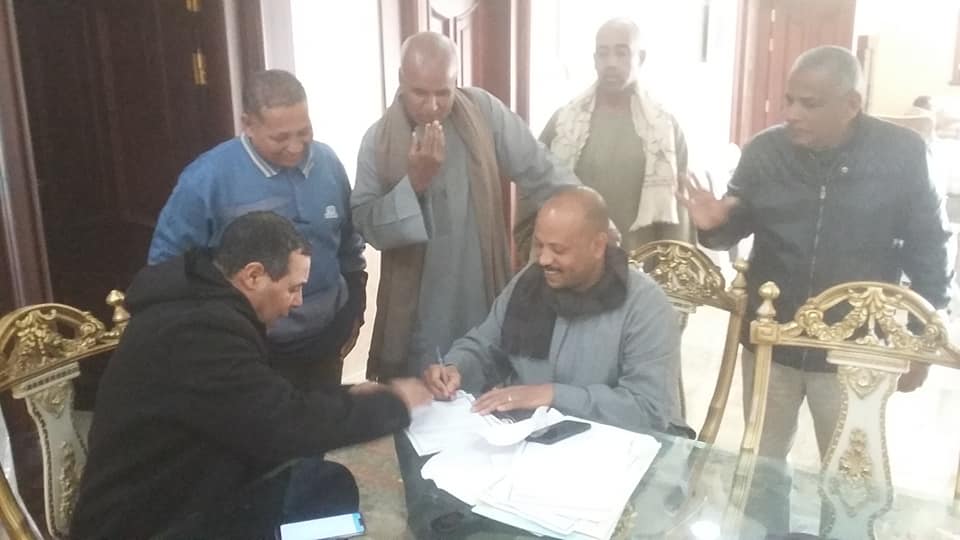 مواطن بقرية البغدادي بالأقصر يتبرع بقطعة أرض لإستكمال شبكة مشروع الصرف الصحي (3)