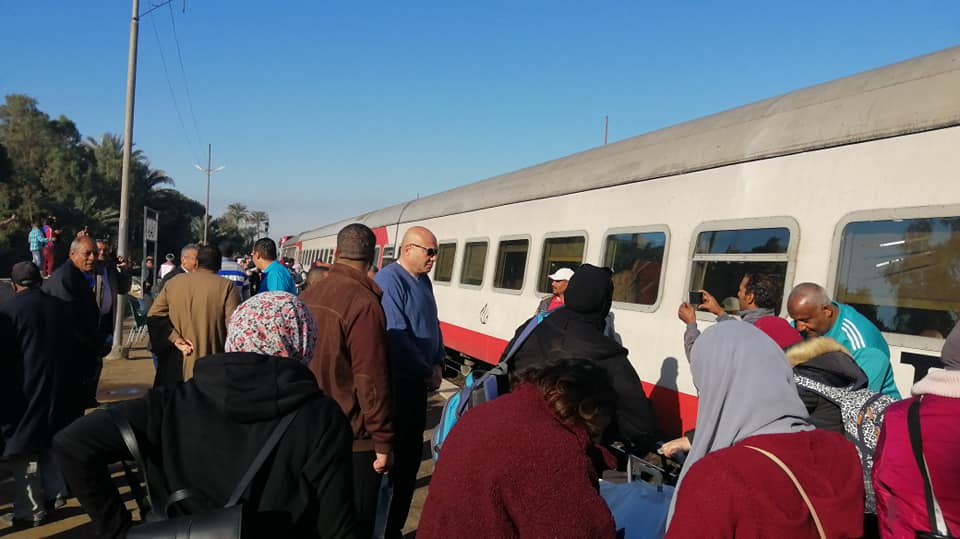 شاهد الإستقبال الحافل بنزول أول الوفود بقطار الشباب في محطة سكك حديد الطود (4)