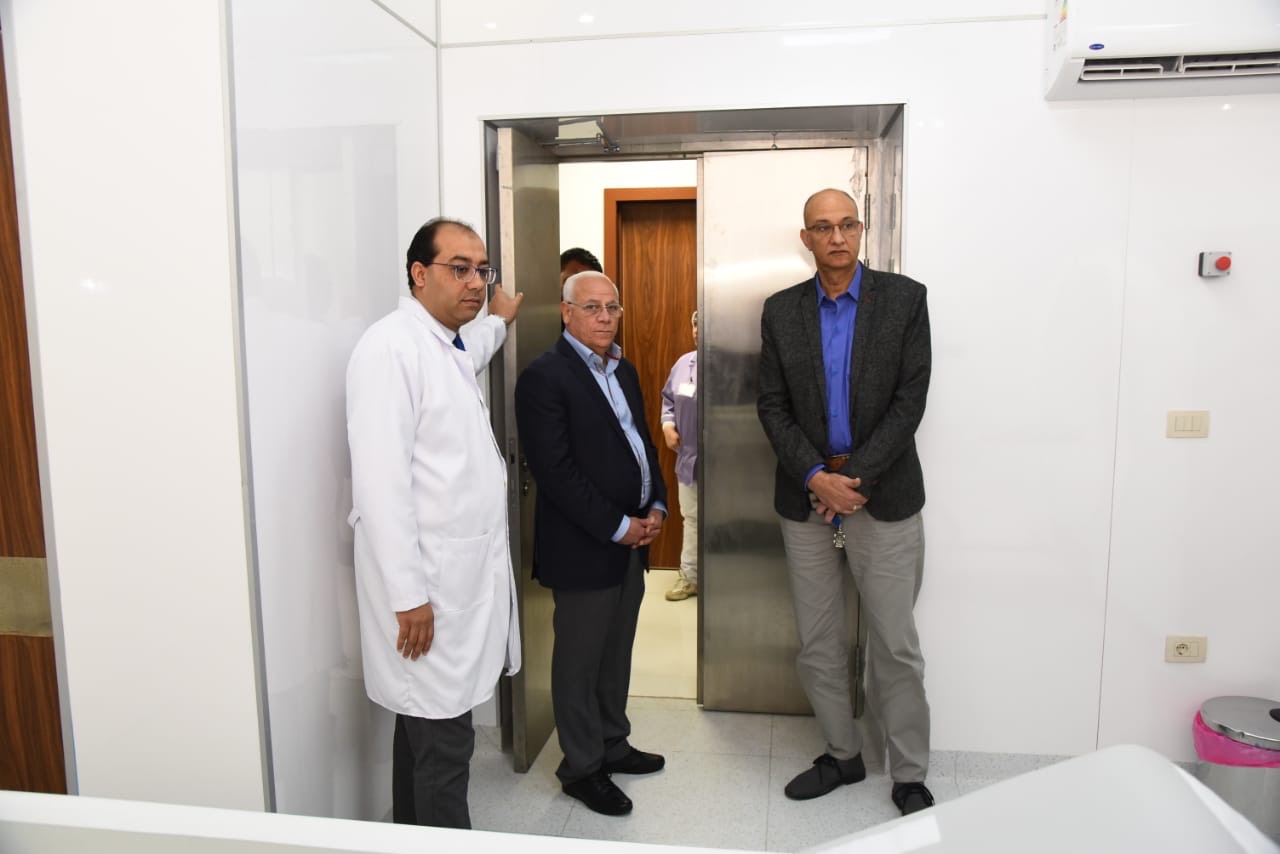 محافظ بورسعيد يتفقد مستشفى أطفال النصر التخصصى (7)