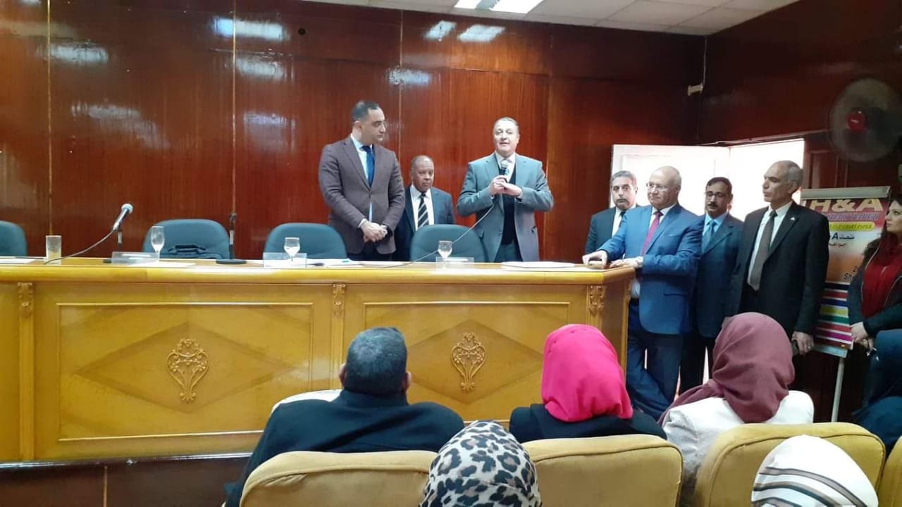 رئيس جامعة بنها يفتتح دورات تدريب جائزة مصر للتميز الحكومى (1)