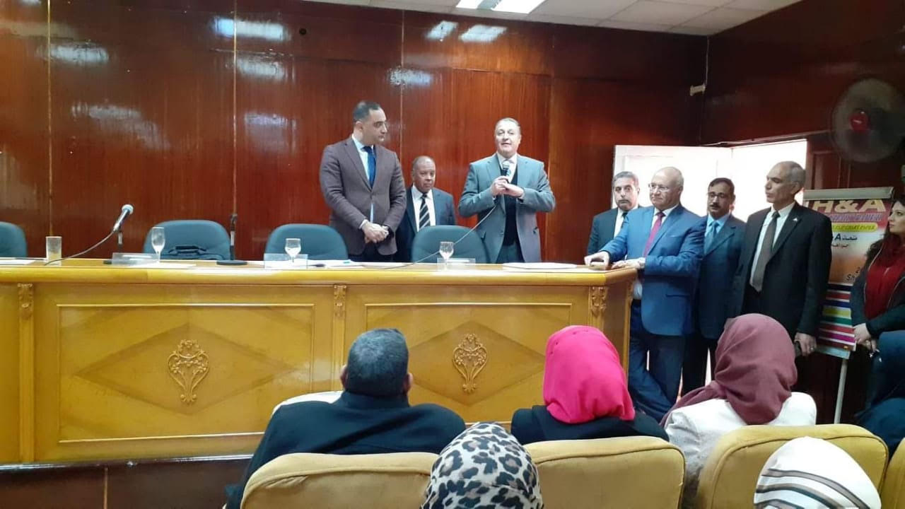 رئيس جامعة بنها يفتتح دورات تدريب جائزة مصر للتميز الحكومى (3)