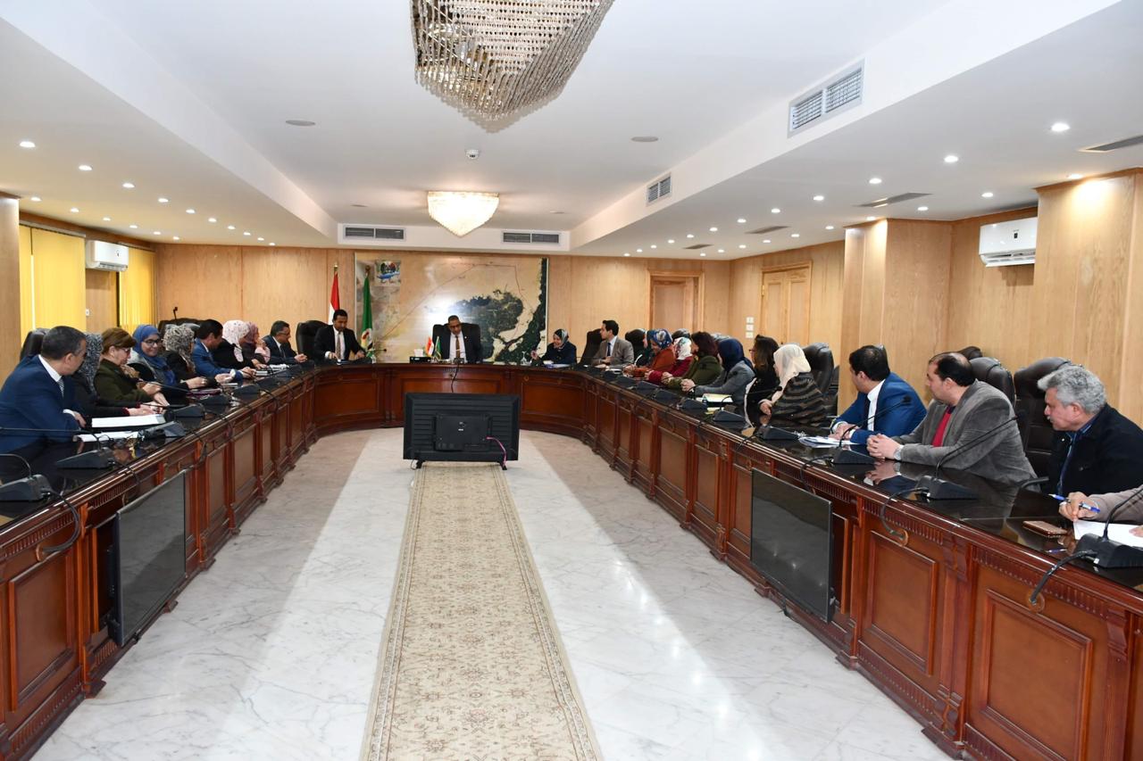 اجتماع المجلس القومى للمرأة بالفيوم (2)