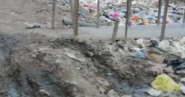انتشار القمامة ومياه الصرف الصحى