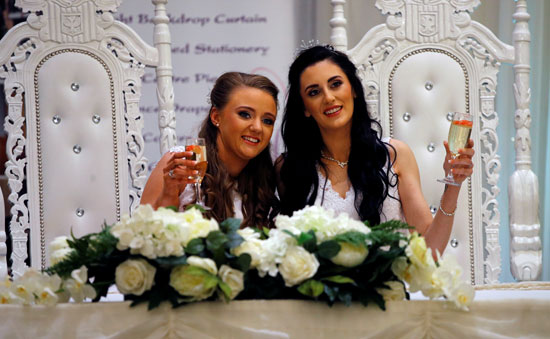 أول زواج من نفس الجنس يحدث في أيرلندا الشمالية