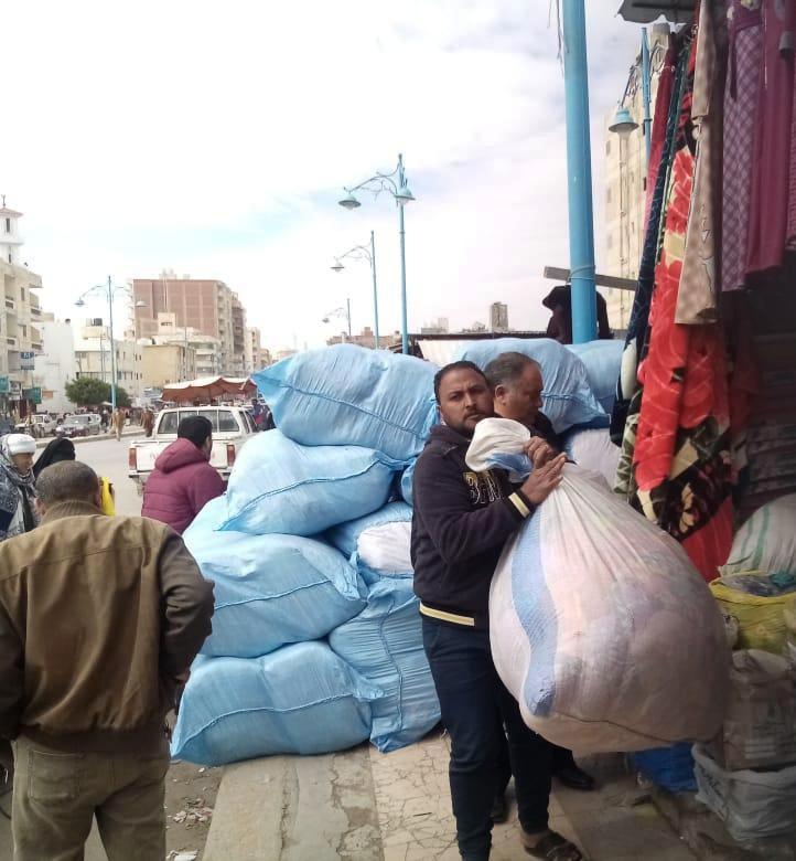 حملات لإزالة الإشغالات والباعة الجائلين من شوارع مرسى مطروح (2)