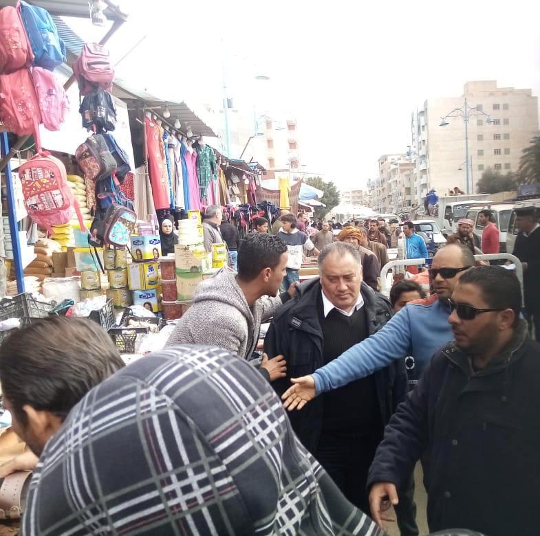 حملات لإزالة الإشغالات والباعة الجائلين من شوارع مرسى مطروح (5)