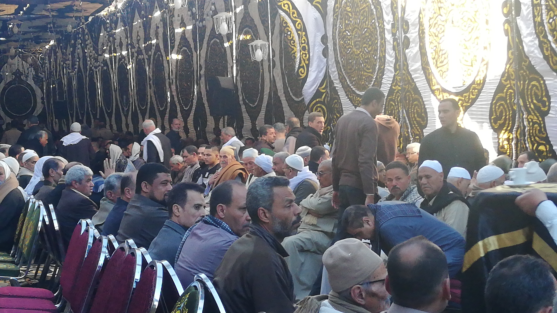 الألاف يؤدون واجب العزاء فى الشهيد مصطفى عبيد بمسقط راسه فى الجيزة (4)