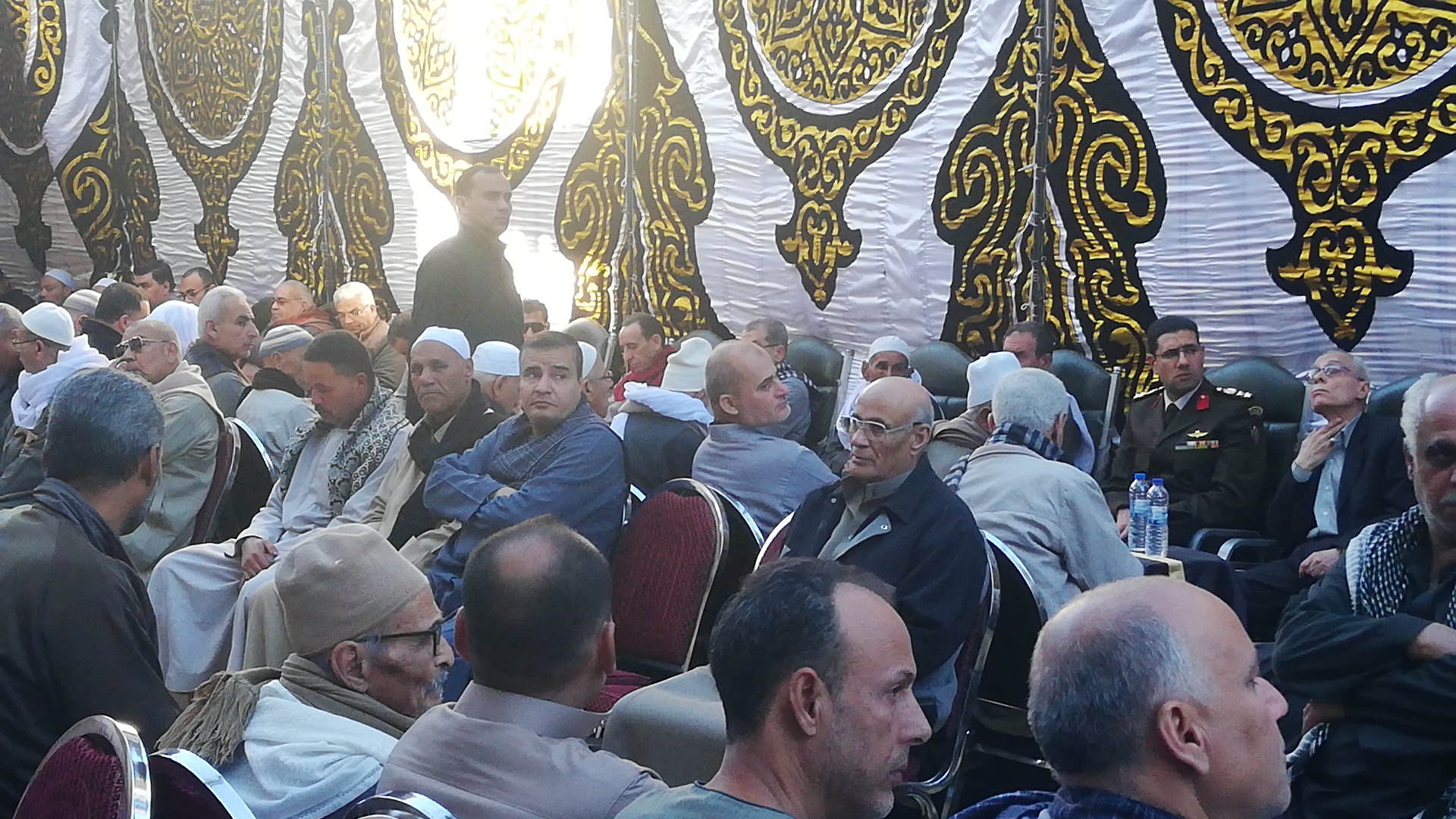 الألاف يؤدون واجب العزاء فى الشهيد مصطفى عبيد بمسقط راسه فى الجيزة (5)
