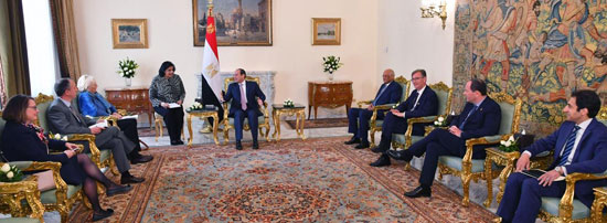السيسى يستقبل وفد مجموعة الصداقة الفرنسية المصرية بمجلس الشيوخ الفرنسي (1)