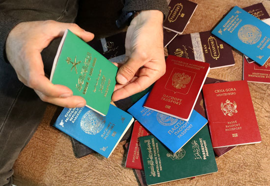جوازات سفر عدد من السجناء