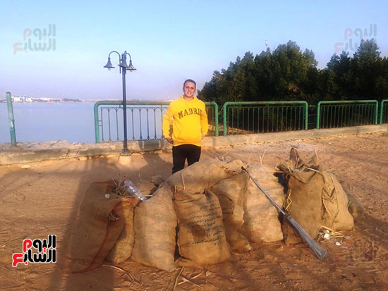 شباب بتحب مصر ينظفون شاطئ بحيرة التمساح بالإسماعيلية (10)