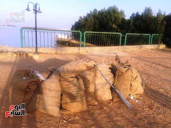 شباب بتحب مصر ينظفون شاطئ بحيرة التمساح بالإسماعيلية (14)
