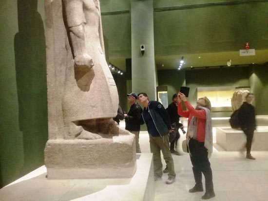 وفود أجنبية تزور متحفا سوهاج ورشيد (2)