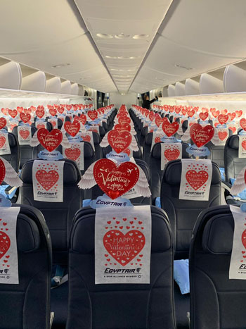 مصر للطيران تشارك المسافرين الإحتفال بعيد الحب (1)