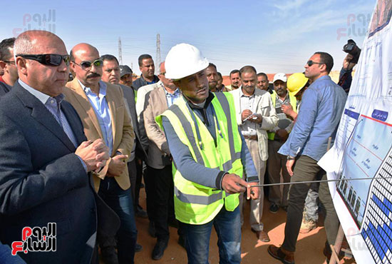 كامل الوزير يتفقد مشروعات محاور النيل (8)